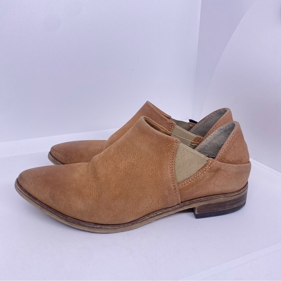 FREE PEOPLE Azalea Leather Pointed Toe Ankle Boots, Size 36 - Picture 3 of 8